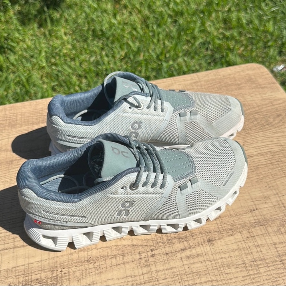 On Cloud Womens size 6